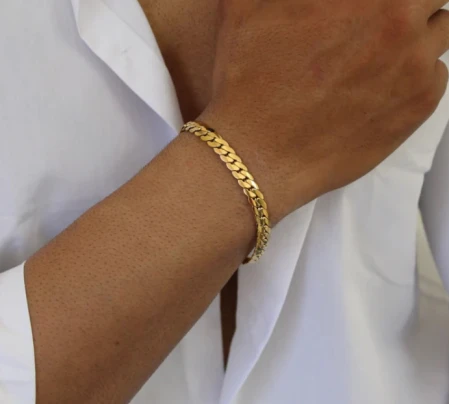 Sleek Gold Link Bracelet